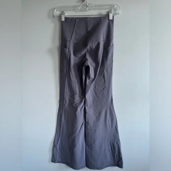 Athleta Women's salutation stash flare pants - Picture 3 of 6